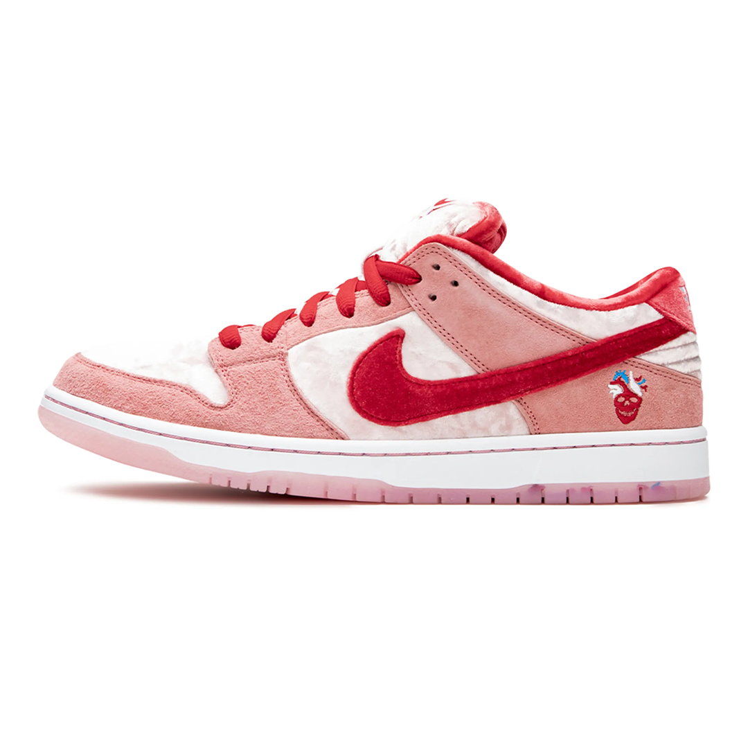 Nike Dunk Low Rose Amour étrange