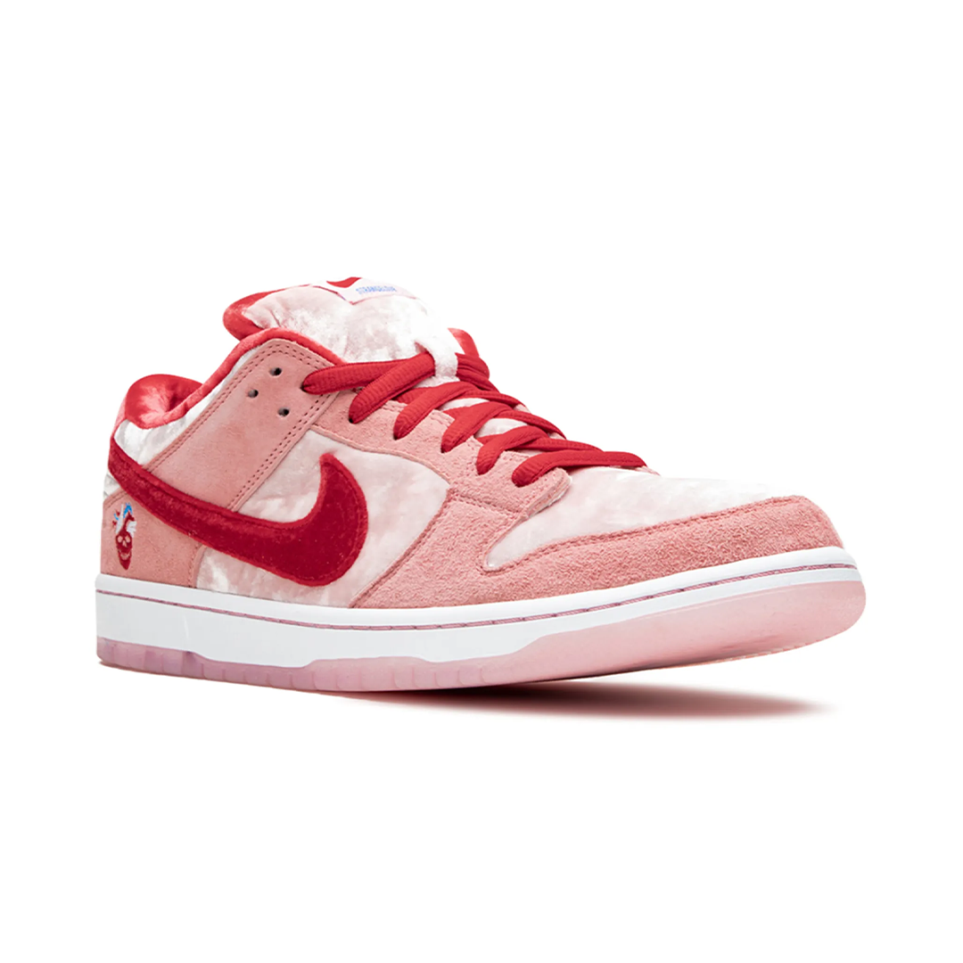 Nike Dunk Low Rose Amour étrange