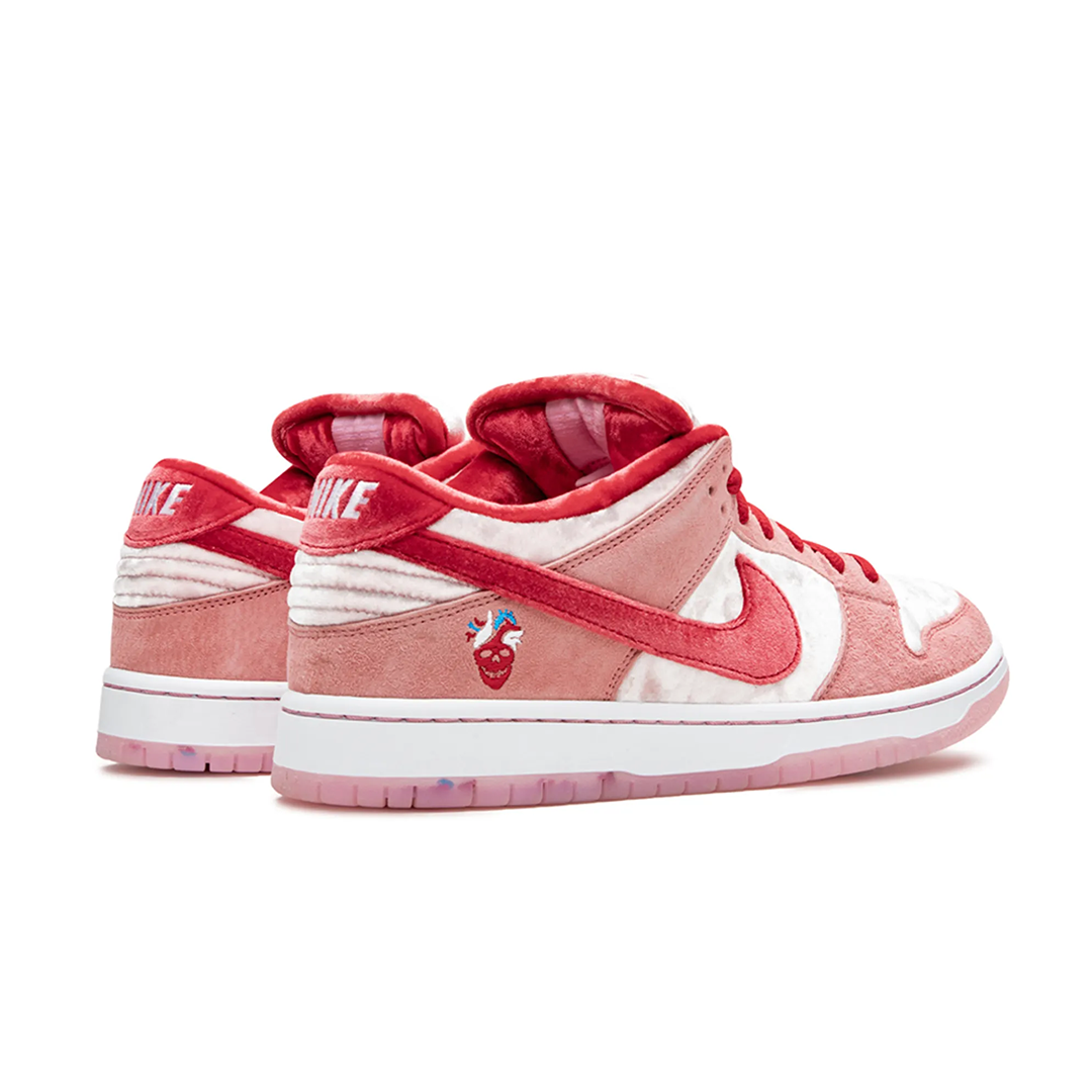 Nike Dunk Low Rose Amour étrange