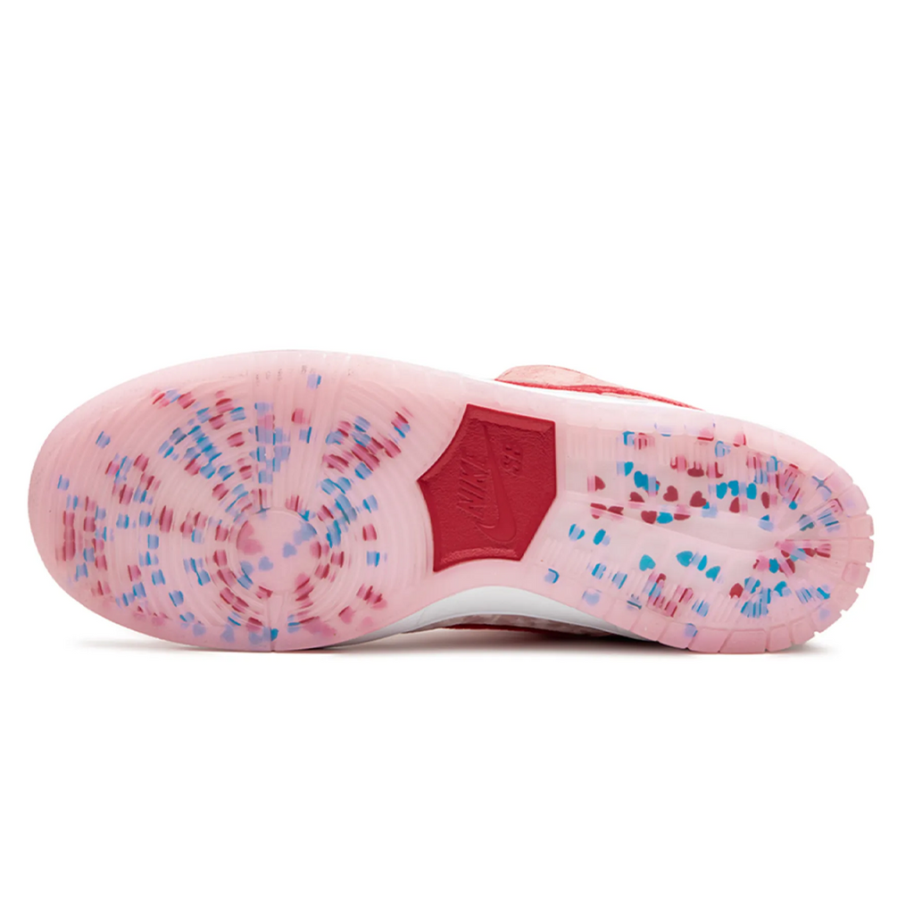 Nike Dunk Low Rose Amour étrange
