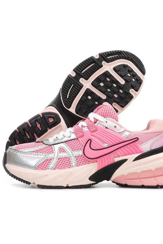 Nike V2k Run Sneaker