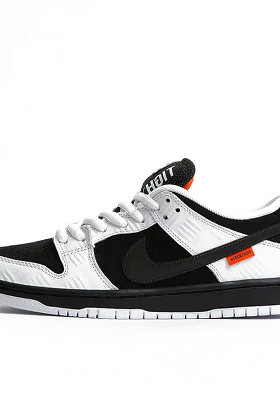 Nike SB « Tightbooth » Dunk Low QS – Blanc/Noir-Orange de sécurité