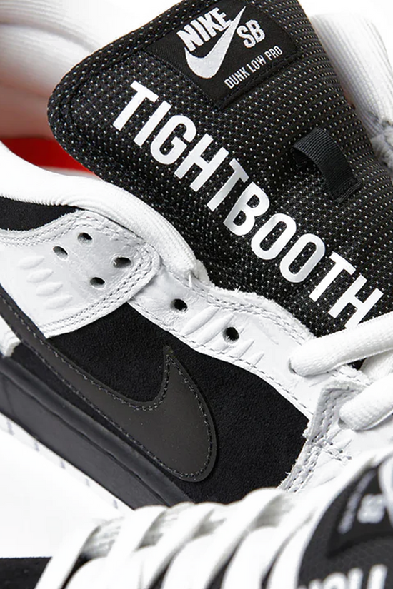Nike SB « Tightbooth » Dunk Low QS – Blanc/Noir-Orange de sécurité