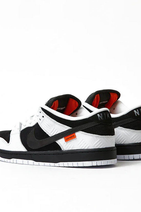 Nike SB « Tightbooth » Dunk Low QS – Blanc/Noir-Orange de sécurité