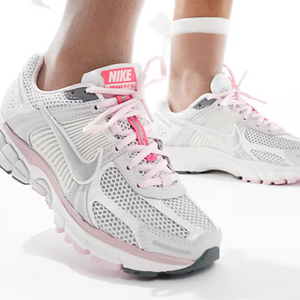 Nike - Zoom Vomero 5  - Blanc/rose